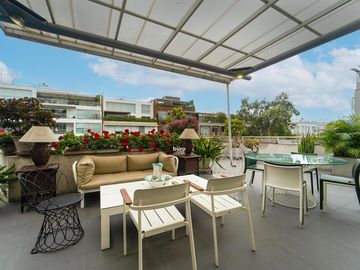 MODERNA CASA EN VENTA DE LUJO PASOS DASSO Y BOULEVARD ROOSEVELT EN SAN ISIDRO