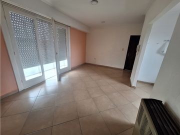 Tres ambientes sin expensas - Magallanes y Peralta Ramos