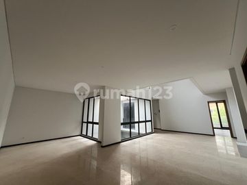 Dijual Rumah Mewah 3 Lantai With Rooftop di Kazumi The Zora BSD