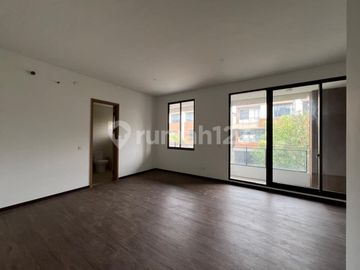 Dijual Rumah Mewah 3 Lantai With Rooftop di Kazumi The Zora BSD