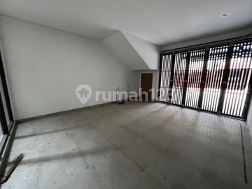 Dijual Rumah Mewah 3 Lantai With Rooftop di Kazumi The Zora BSD