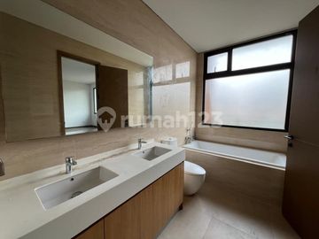 Dijual Rumah Mewah 3 Lantai With Rooftop di Kazumi The Zora BSD