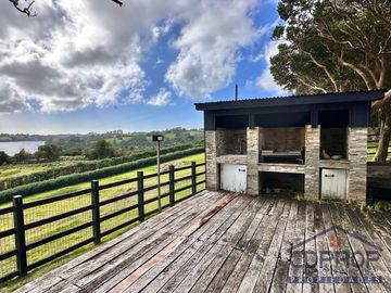 REFUGIO EN CHILOÉ 2,28 HA, CASAS, ACCESO PLAYA PRIVADA Y AUT