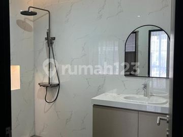 Rumah Brand New American Classic Siap Huni di Alam Sutera