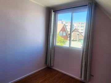 ARRIENDO CASA 2 PISOS EN SECTOR LOS DOMINICOS