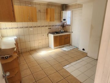 ARRIENDO CASA 2 PISOS EN SECTOR LOS DOMINICOS