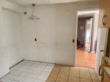ARRIENDO CASA 2 PISOS EN SECTOR LOS DOMINICOS