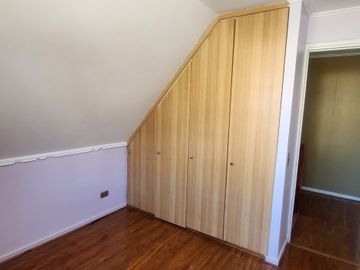 ARRIENDO CASA 2 PISOS EN SECTOR LOS DOMINICOS