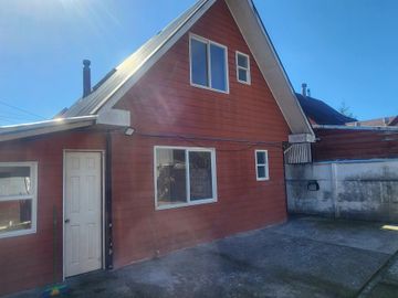 ARRIENDO CASA 2 PISOS EN SECTOR LOS DOMINICOS