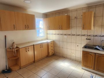 ARRIENDO CASA 2 PISOS EN SECTOR LOS DOMINICOS