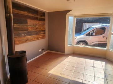 ARRIENDO CASA 2 PISOS EN SECTOR LOS DOMINICOS