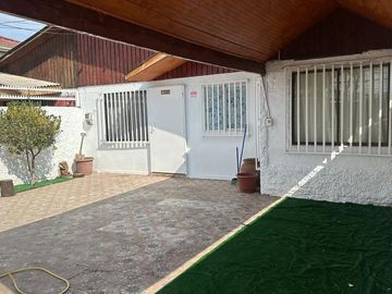 VENDO CASA DE 3 HAB 2 BA CUATRO PONIENTE MAIPÚ