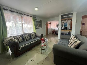 CASA AMPLIA COMODA SECTOR TRANQUILO  3D 3B
