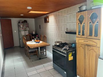 CASA AMPLIA COMODA SECTOR TRANQUILO  3D 3B