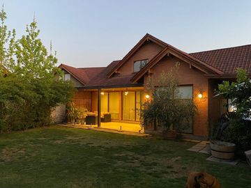 EXCLUSIVA CASA EN VENTA EN CHICURE0 LOS INGLESES 4D 3B