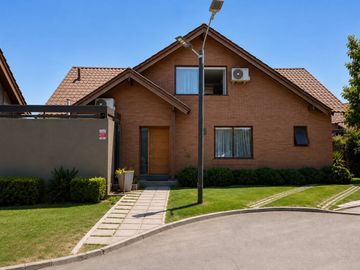 EXCLUSIVA CASA EN VENTA EN CHICURE0 LOS INGLESES 4D 3B