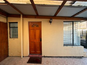 ARRIENDO CASA 3 DORMITORIOS 1 BAÑO