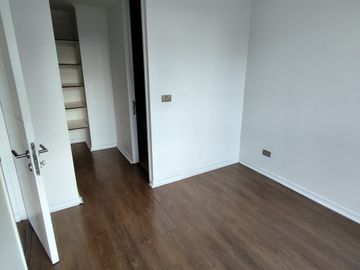 EXCELENTE DEPARTAMENTO EN ARRIENDO 2D Y 2B CON EST