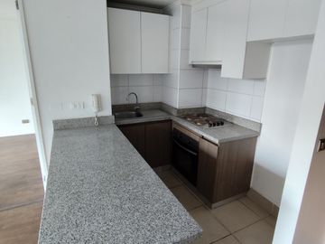 EXCELENTE DEPARTAMENTO EN ARRIENDO 2D Y 2B CON EST