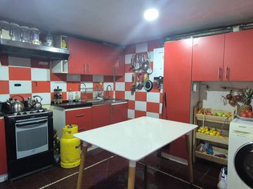 AMPLIA CASA FAMILIAR DE 2 PISOS, 101 MT CONSTRUIDOS SAN BDO