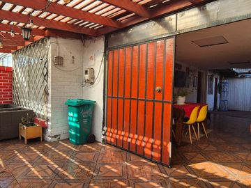 AMPLIA CASA FAMILIAR DE 2 PISOS, 101 MT CONSTRUIDOS SAN BDO