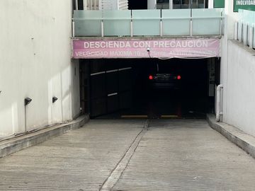 VENTA DE COCHERA CUBIERTA MONSERRAT