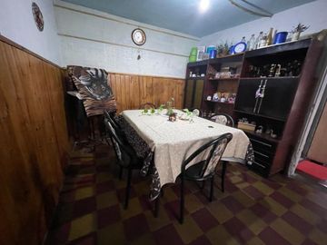 se vende casa en Gonzáles Catan con 3 ambientes