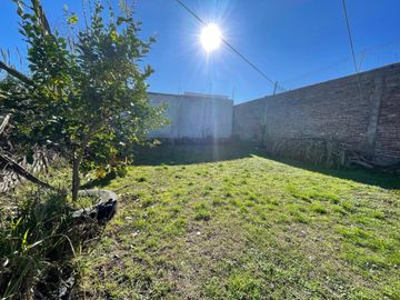 se vende casa en Gonzáles Catan con 3 ambientes
