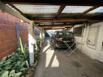 se vende casa en Gonzáles Catan con 3 ambientes