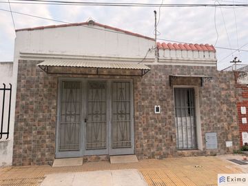 Casa en venta c/ cochera en Saladillo