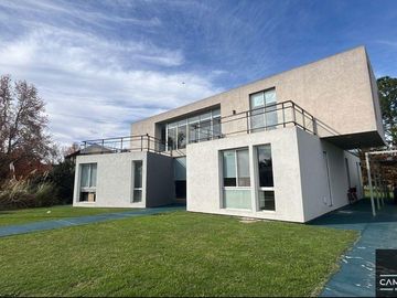 Casa amoblada en alquiler - barrio cerrado Las Perdices