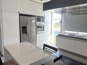 Casa amoblada en alquiler - barrio cerrado Las Perdices
