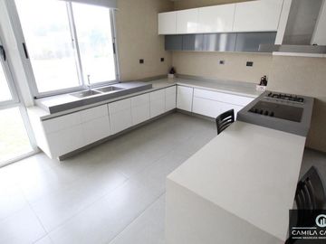 Casa amoblada en alquiler - barrio cerrado Las Perdices