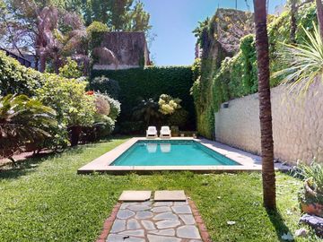 Venta casa 5 amb jardín pileta cochera. Colegiales