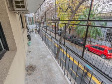 Venta amplio departamento de 3 amb con dep Almagro
