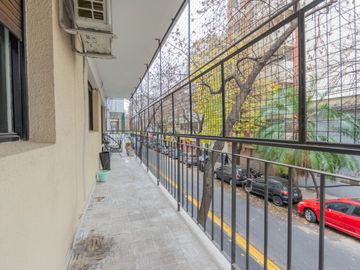 Venta amplio departamento de 3 amb con dep Almagro