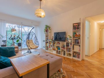 Venta amplio departamento de 3 amb con dep Almagro