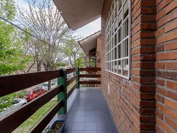 PH 3 DORMITORIOS CON TERRAZA Y PARRILLERO. ALBERDI