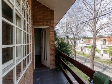 PH 3 DORMITORIOS CON TERRAZA Y PARRILLERO. ALBERDI