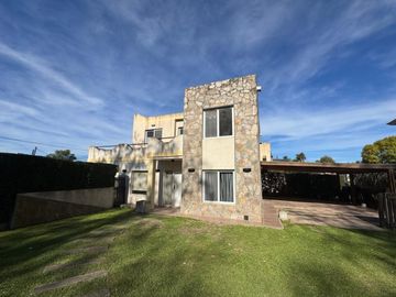EN VENTA CASA 5 AMB EN BARRIO PILAR GREENPARK