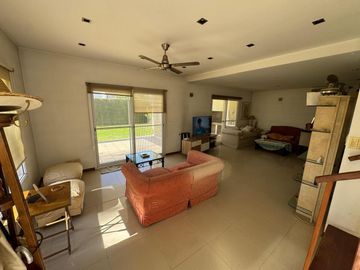 EN VENTA CASA 5 AMB EN BARRIO PILAR GREENPARK
