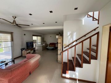 EN VENTA CASA 5 AMB EN BARRIO PILAR GREENPARK