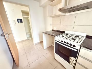 Monoambiente en venta L. de Zamora con cochera
