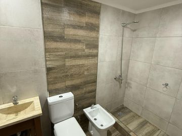 Monoambiente en venta L. de Zamora con cochera
