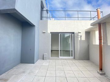 Monoambiente en venta L. de Zamora con cochera