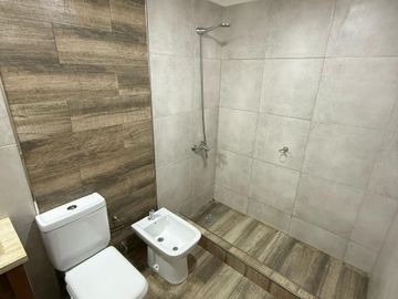 Monoambiente en venta L. de Zamora con cochera
