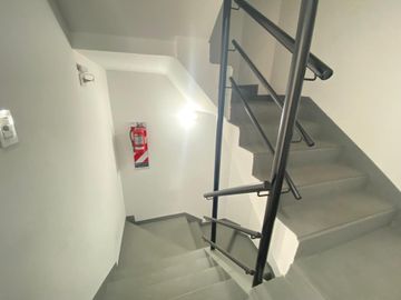 Monoambiente en venta L. de Zamora con cochera