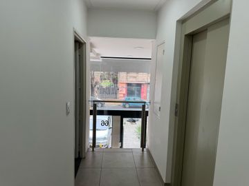 Monoambiente en venta L. de Zamora con cochera