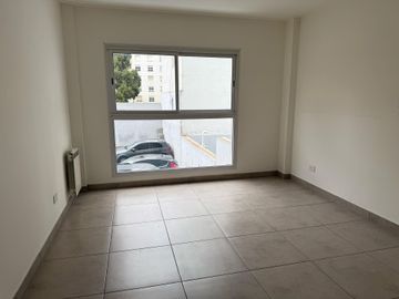Monoambiente en venta L. de Zamora con cochera