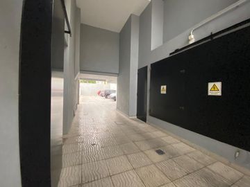 Monoambiente en venta L. de Zamora con cochera